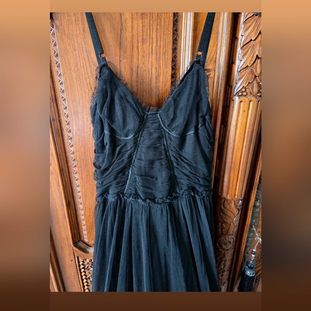 D&G Elegant Black Maxi Gown - Picture 4 of 8